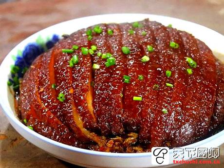 春节必吃的一道菜，梅菜干扣肉的正宗做法，肥而不腻、软烂醇香，过年待客超有面子